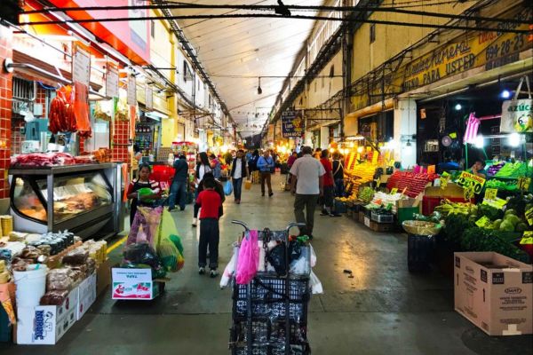  Cofepris alerta sobre brote de salmonella en duraznos de Central de Abasto