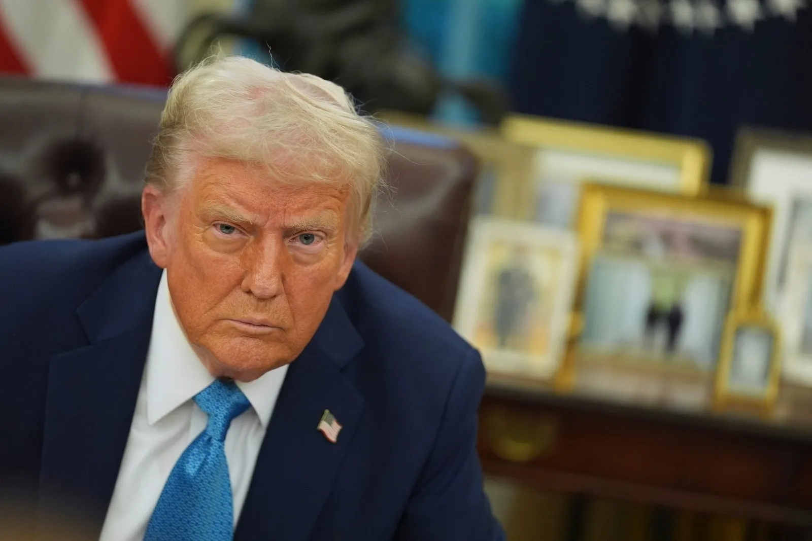 Trump dice que aranceles a Canadá, México y China entrarán en vigor el sábado