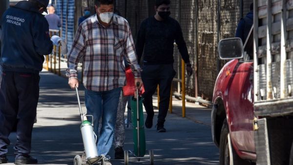 Alza de precios, reventa y largas filas por oxígeno