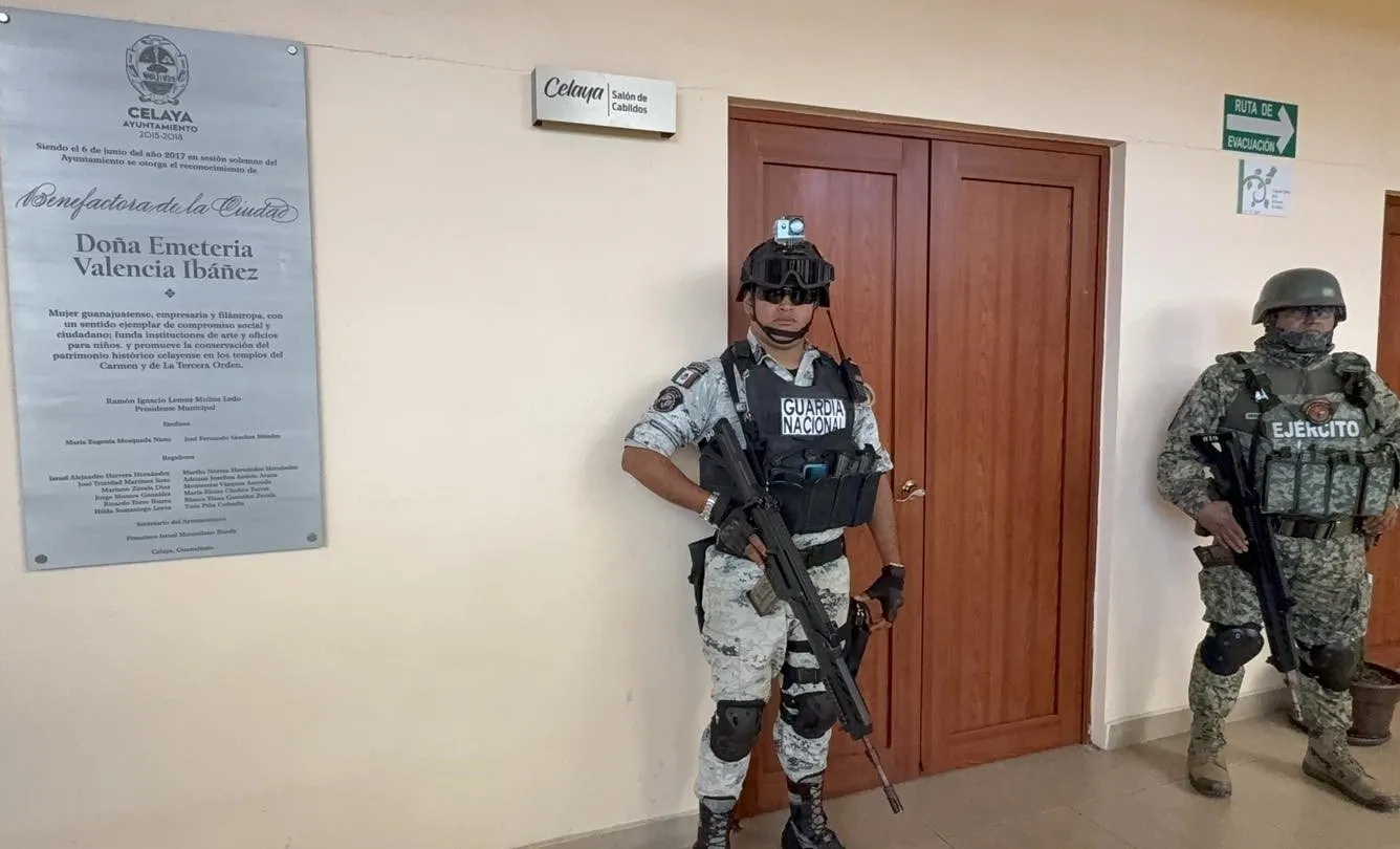 Periodistas abandonan conferencia del alcalde de Celaya ante denostaciones y les impiden el regreso