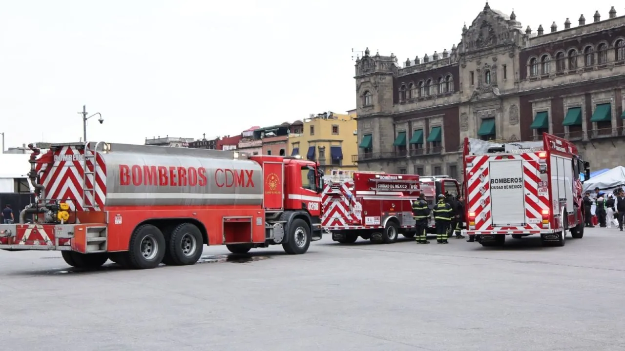 Flamazo en plantón de la UPREZ en el Zócalo; tres mujeres lesionadas