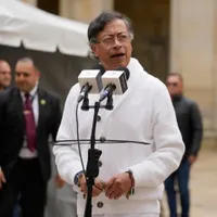 Se va el primer gobierno izquierdista de Colombia con logros sociales cercados por corrupción