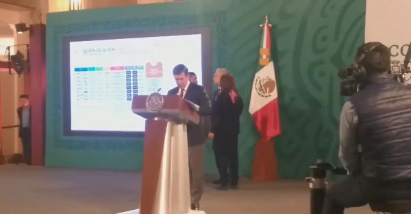 Hombre burla seguridad en La Mañanera para acerarse a AMLO