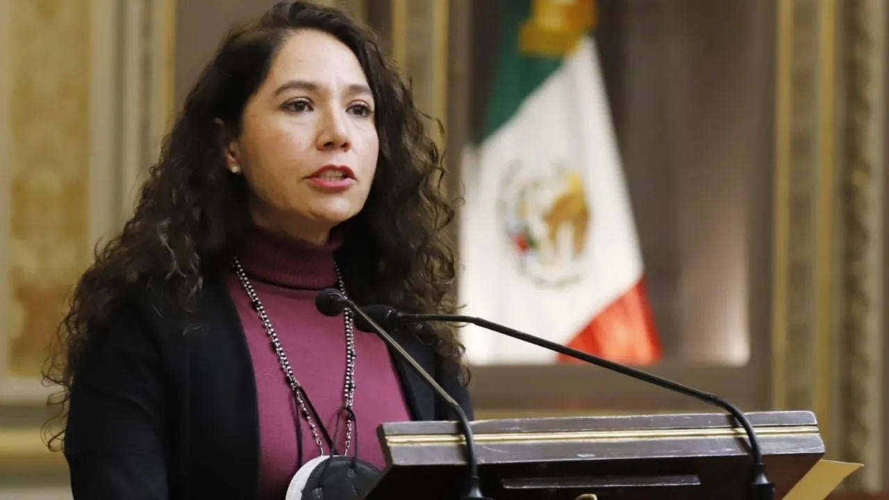 Multan e inhabilitan a exsecretaria de finanzas de Puebla por desvío de recursos públicos