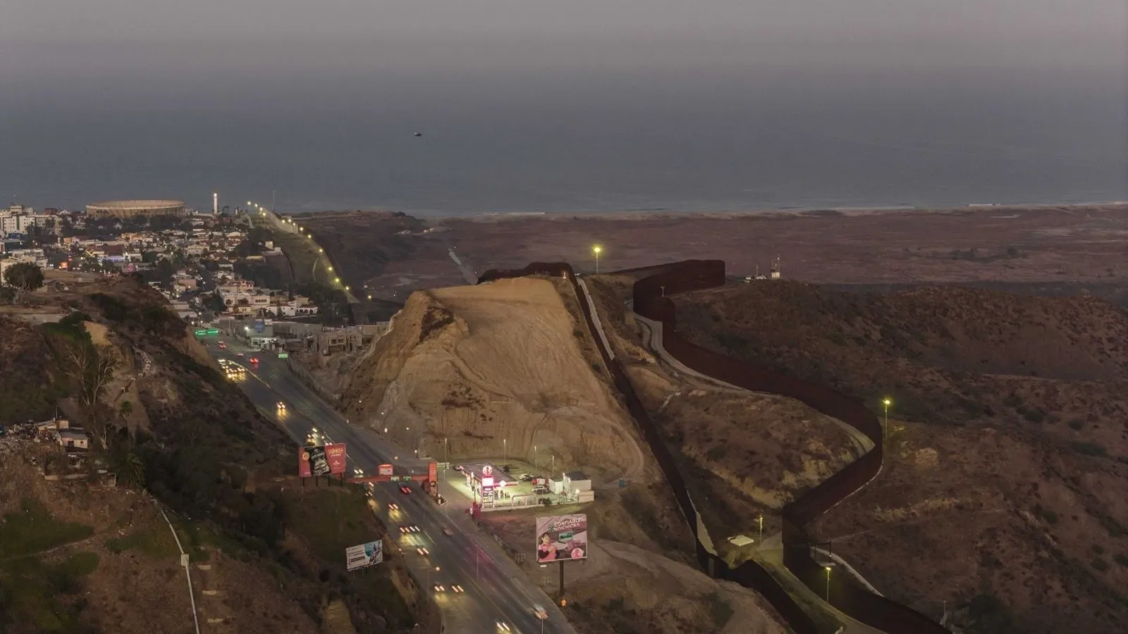 EU construye muro en el río Tijuana pese a acuerdos internacionales