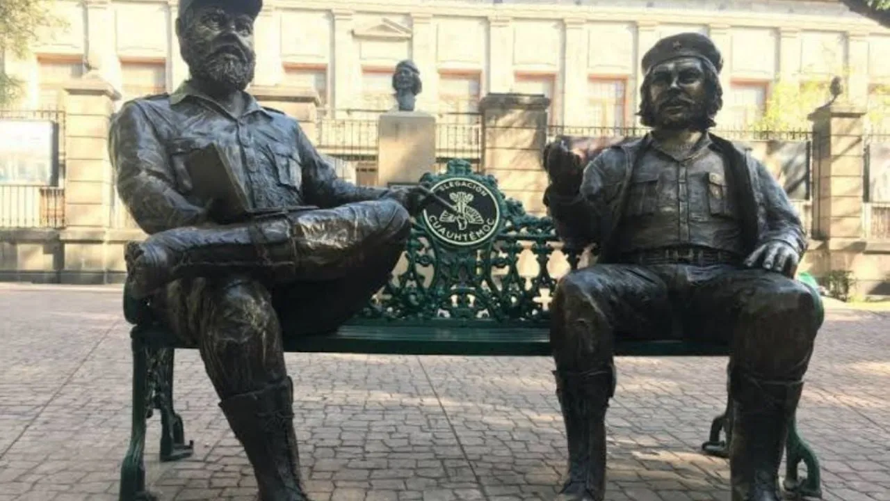 Rojo de la Vega responde a Sheinbaum por retiro de estatuas de Fidel Castro y "el Che" Guevara