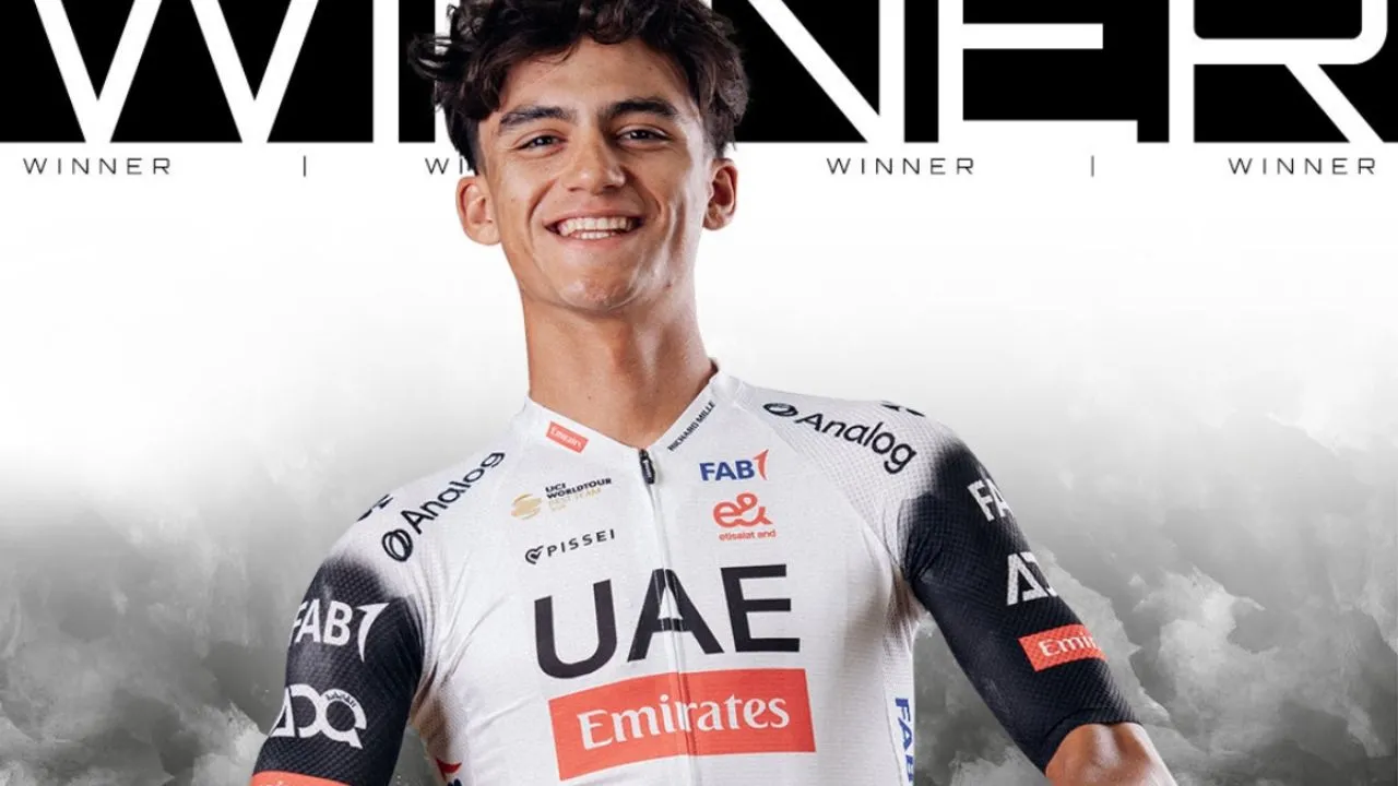 Isaac del Toro alcanza los 15 títulos en 2025 tras conquistar la carrera Gran Piamonte