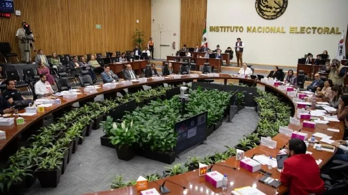 Caótica sesión de fiscalización del INE: Reducción de multas, criterios modificados y previsibles litigios