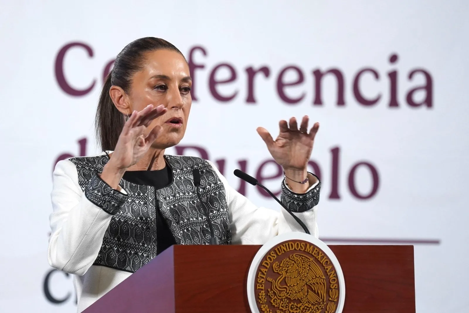 Automotrices extranjeras evitarían aranceles de EU si produjeran en México: Sheinbaum