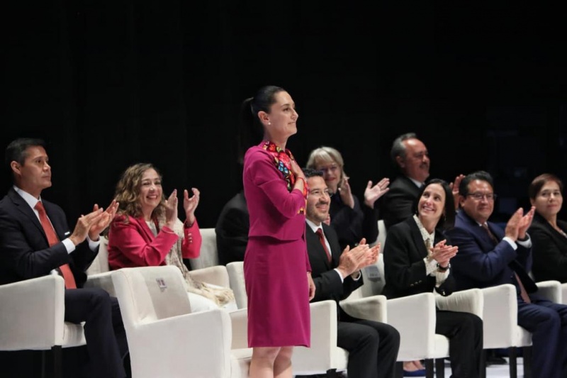 Entre gritos de ¡Presidenta, Presidenta! Claudia Sheinbaum brilla en el Auditorio Nacional al dar un mensaje con motivo de su 4º informe.