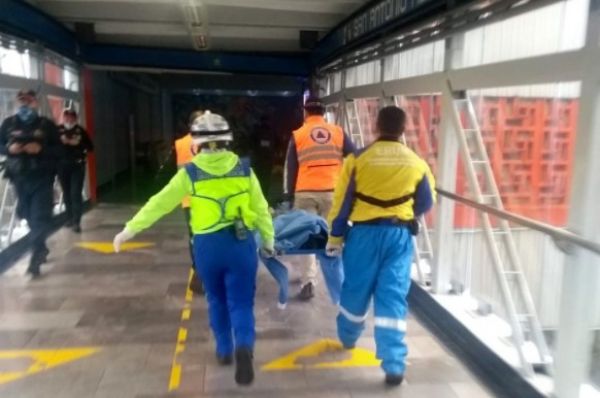 Hombre se quita la vida tras arrojarse a las vías del metro.