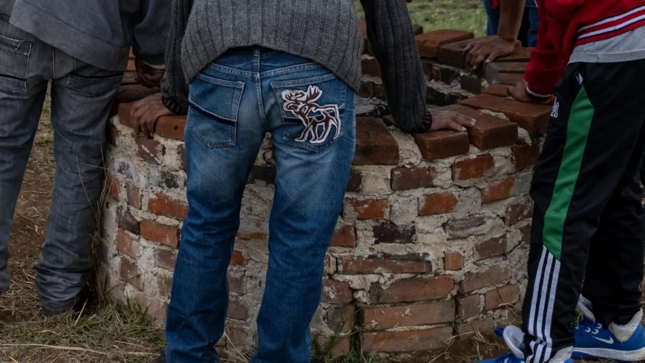 Fallido rescate en un pozo: caen y mueren tres civiles y tres policías