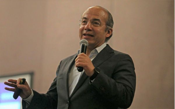 AMLO responsable de la muerte y los contagios dentro del SENADO. - Calderón 