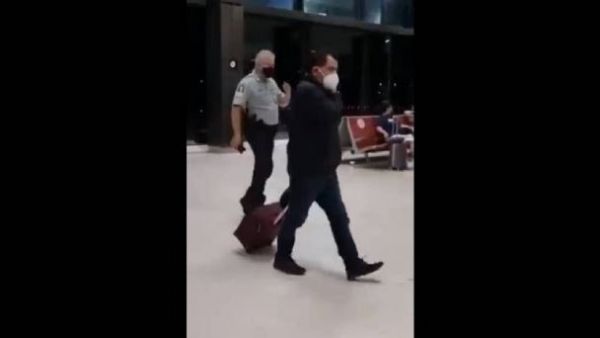 Sacan del avión a diputado del PT que no quiso pagar su equipaje extra