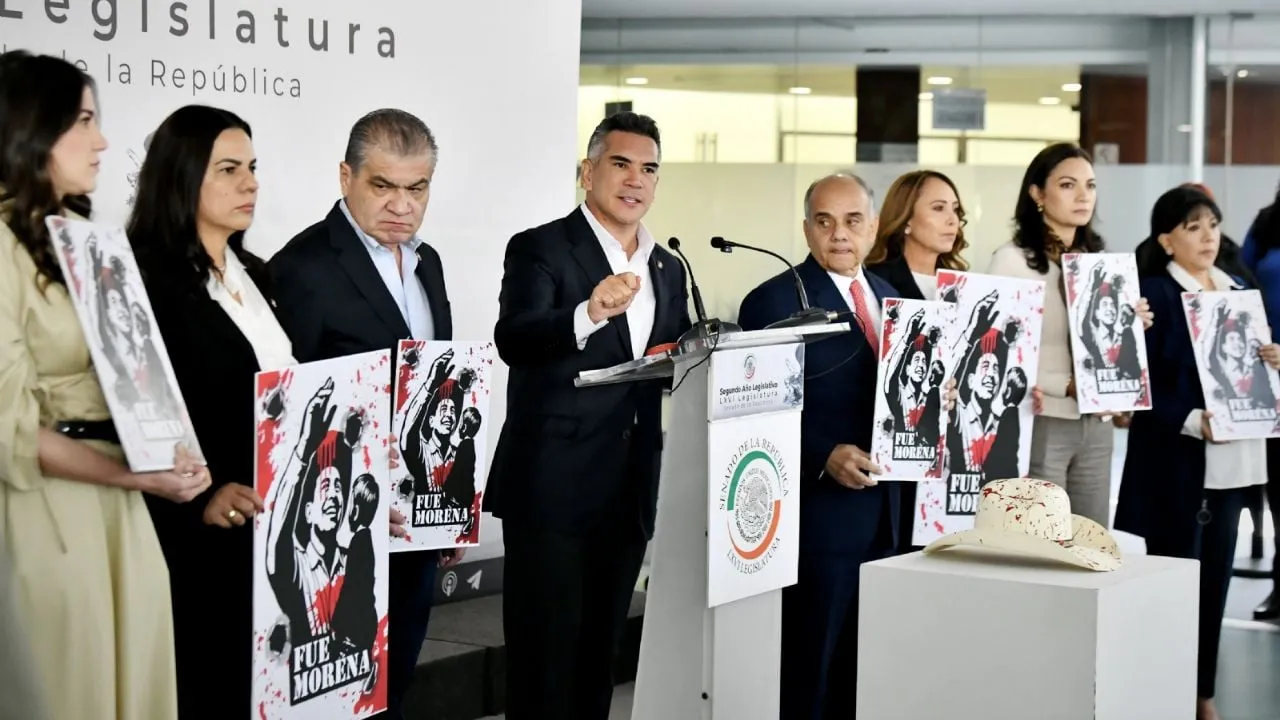 Diputados del PRI protestan con sombreros “ensangrentados” por asesinato de Carlos Manzo (Video)