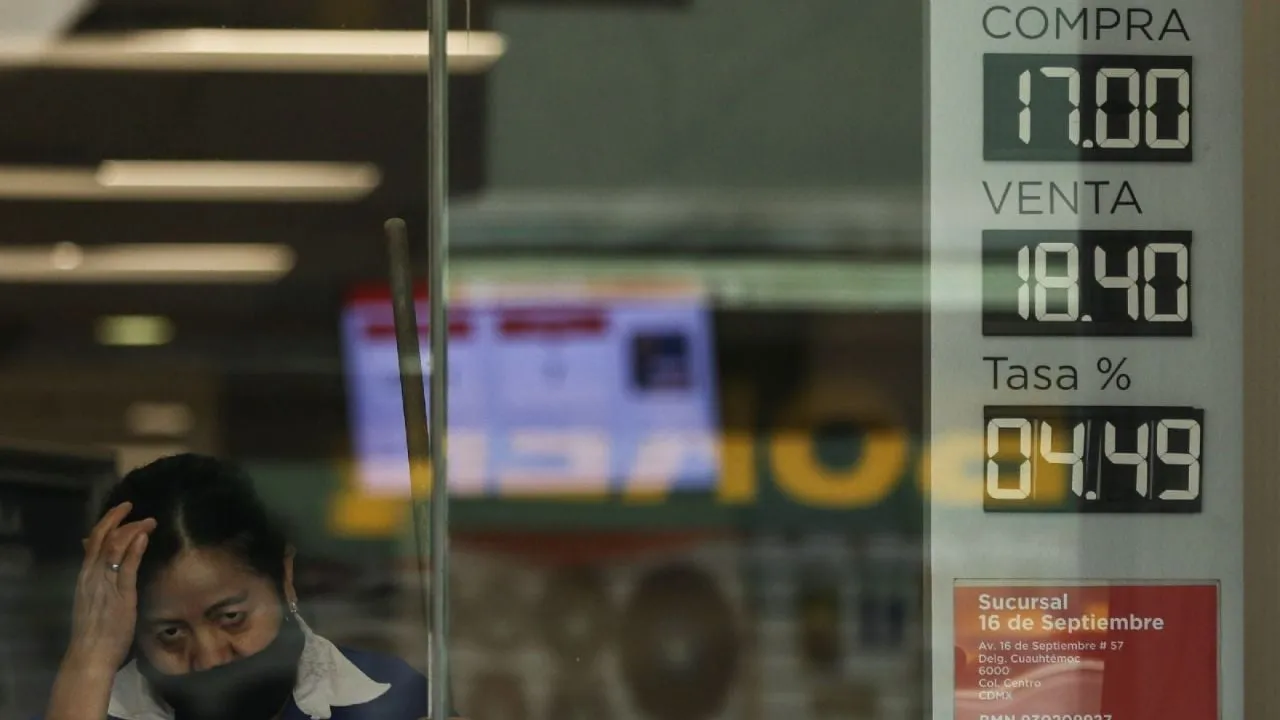 Peso pierde por recorte de la Fed en Estados Unidos