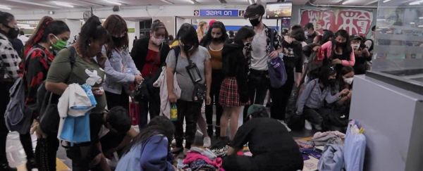 Mujeres protestan en el metro CDMX