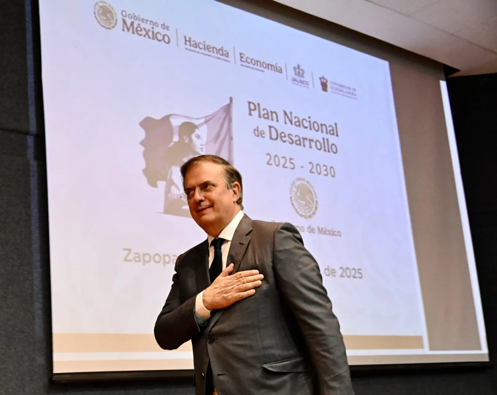 Ebrard responde a Trump: “¿Quieres ayudar a México? No mandes armas”