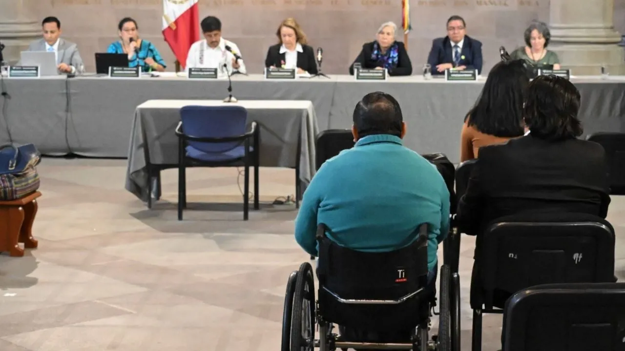 Pese a los reclamos de personas con discapacidad, Lenia Batres mantiene su postura