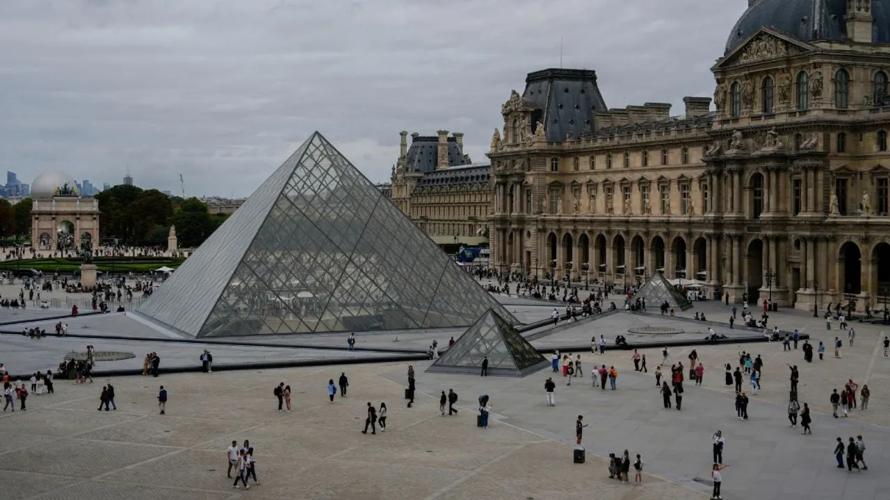 Museo del Louvre de París aumentará precio de las entradas para visitantes no europeos