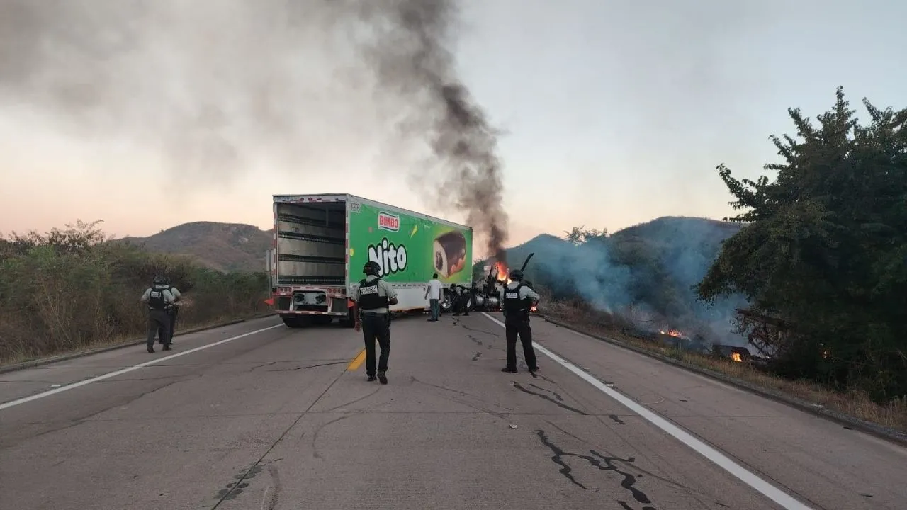 Reportan un nuevo bloqueo en la carretera Mazatlán-Tepic