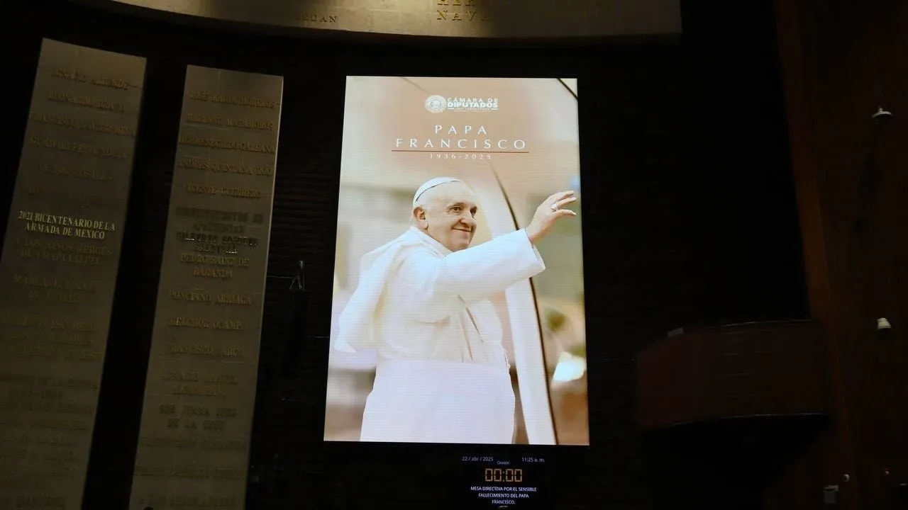 Diputados rinden homenaje al papa Francisco tras su fallecimiento