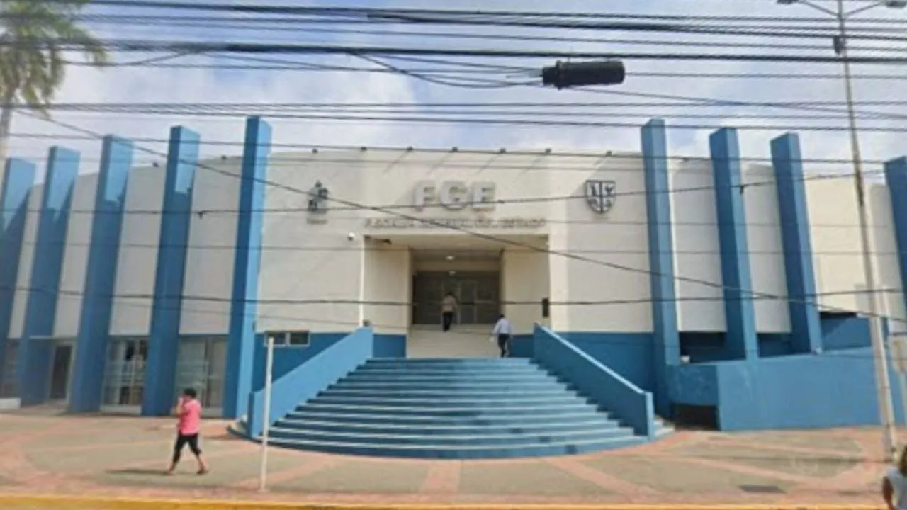 Familiares de desaparecidos protestan frente a la FGE en Tabasco, tras descubrimiento de fosa