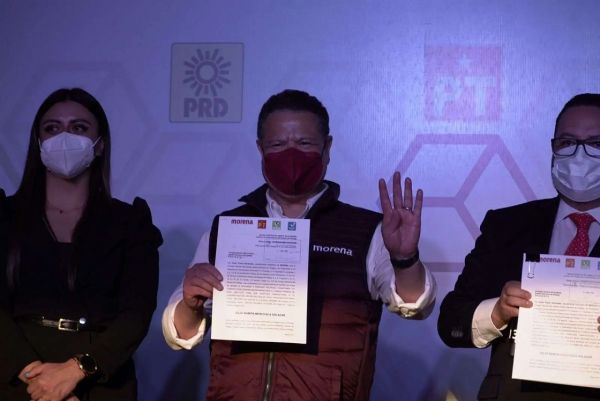 Julio Menchaca se registra por Morena para gobernador de Hidalgo