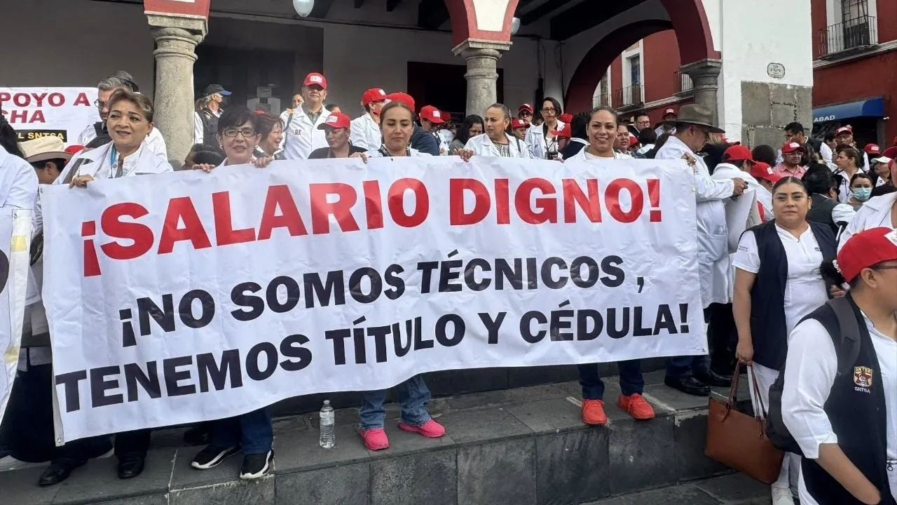 “IMSS-Bienestar, fracaso nacional”, gritan trabajadores de Salud de Puebla; denuncian colapso