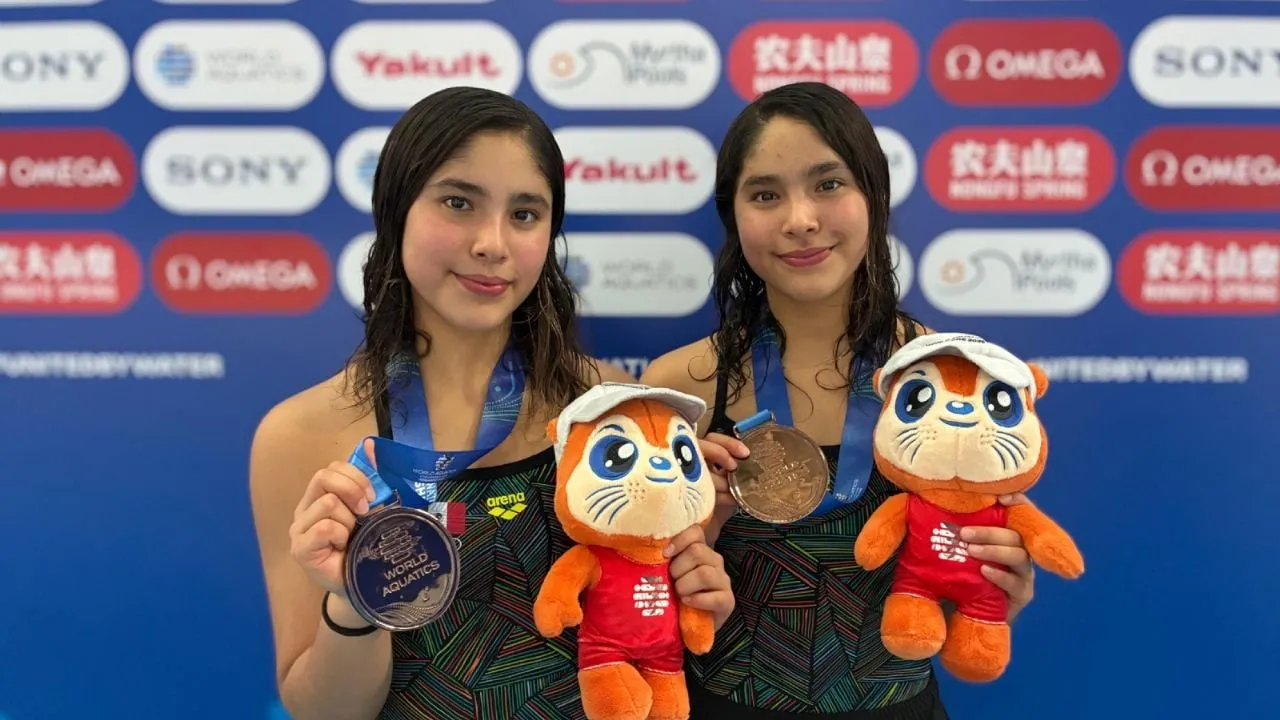 Gemelas de 14 años hacen historia con medalla de bronce en el Mundial de Deportes Acuáticos (Video)