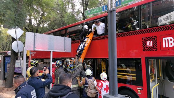 Choque de Metrobús en Reforma; deja más de 40 lesionados