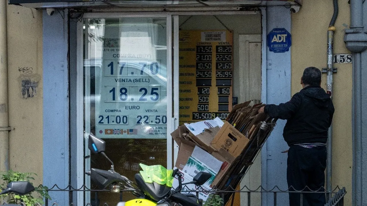 Peso se fortalece tras datos negativos de empleo en Estados Unidos