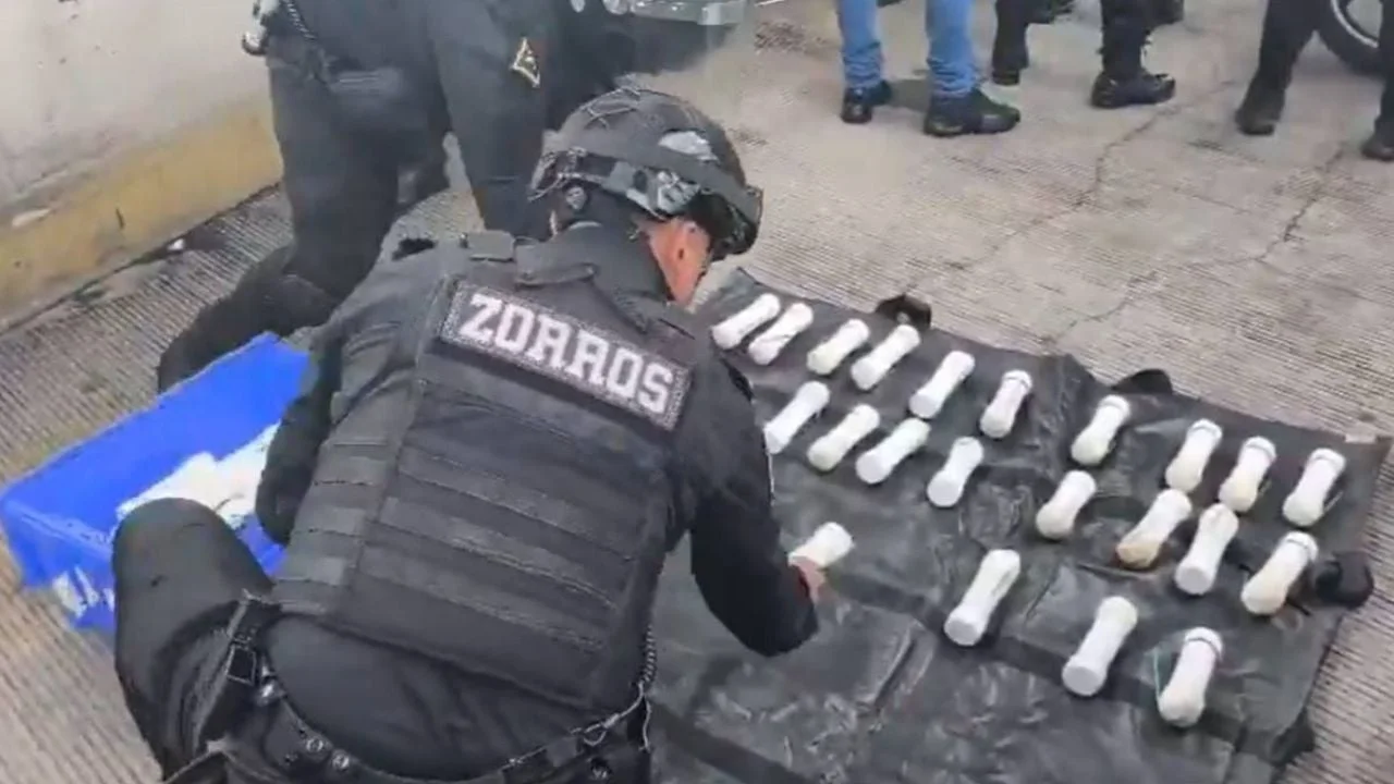 Hallazgo de explosivos en camión de normalistas de Ayotzinapa es para deslegitimar: Tlachinollan