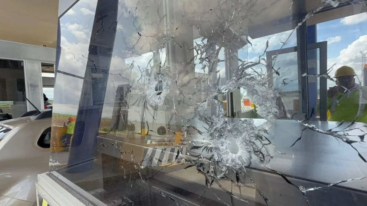 Asalto a caseta de cobro en Sinaloa termina en choque armado contra la Guardia Nacional