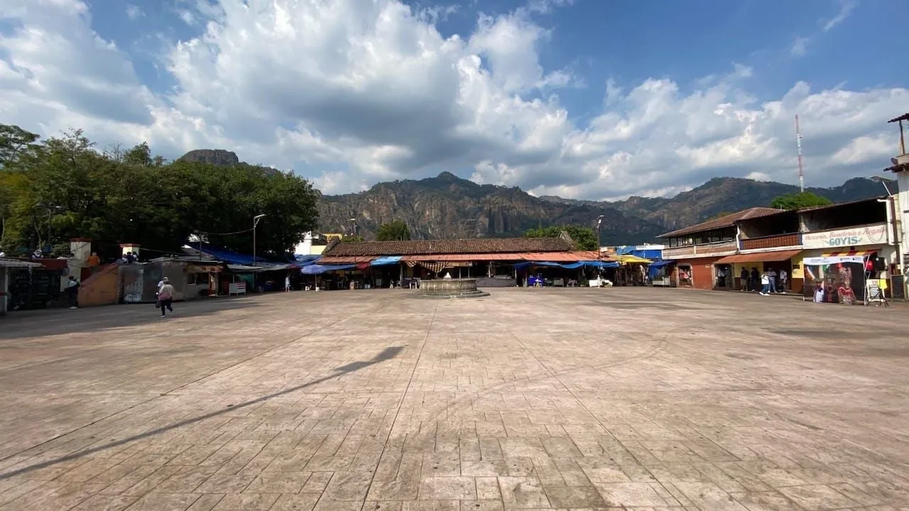 Recuperan plaza cívica de Tepoztlán tras décadas de comercio semifijo