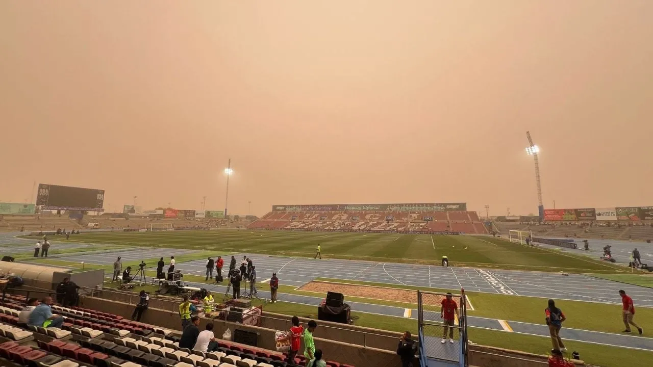 Una tormenta de arena retrasa el partido de Play-In de FC Juárez contra los Pumas (Videos)