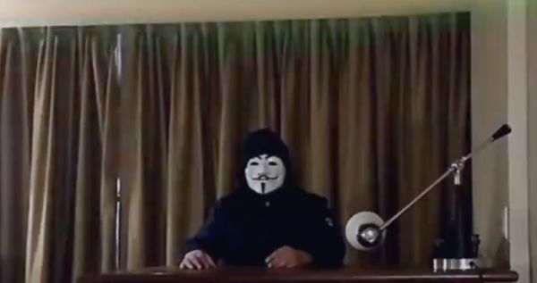 Anonymous amenaza a director general de Tesla