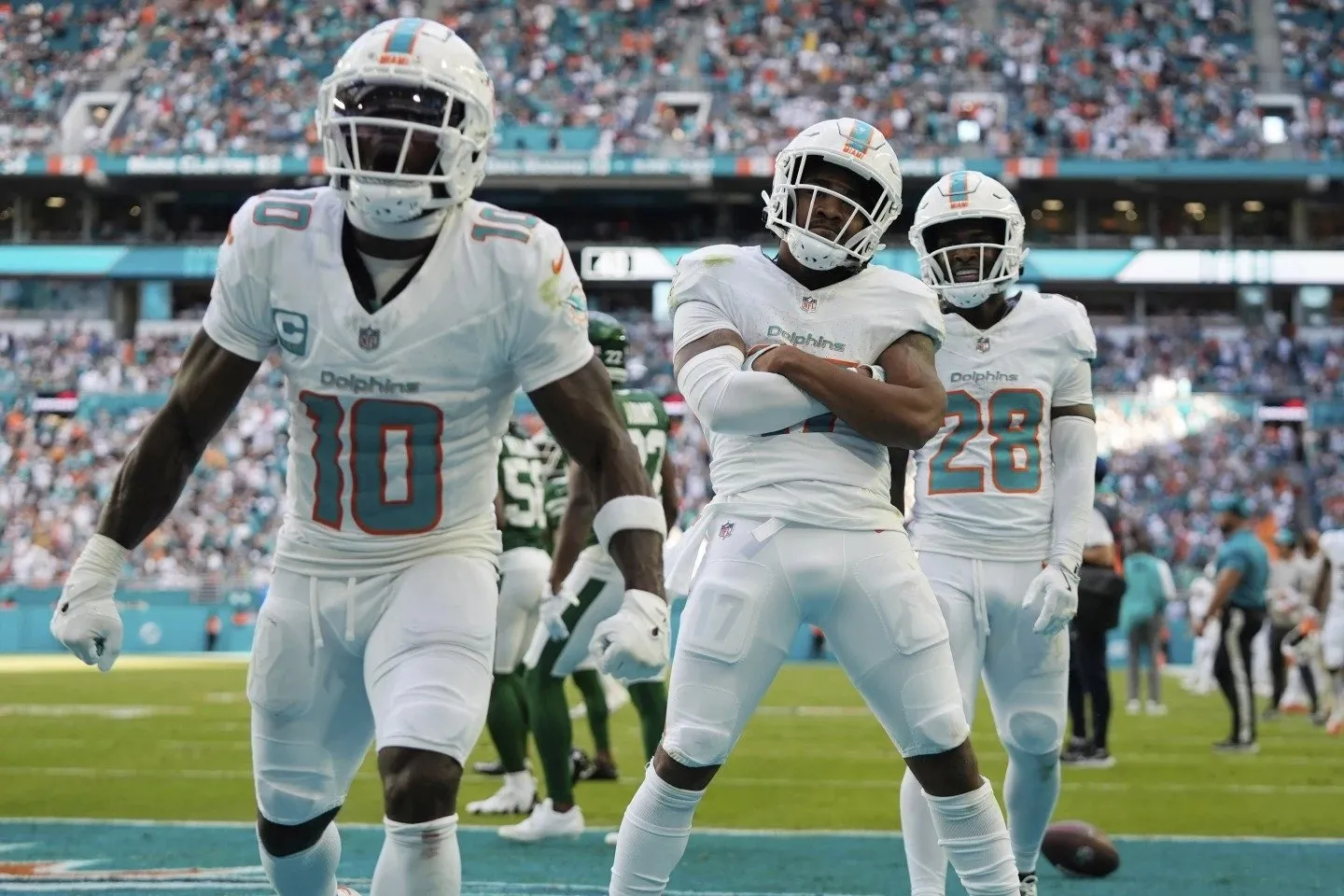 Jonnu Smith le da a los Dolphins la victoria en tiempo extra por 32-26 sobre los Jets