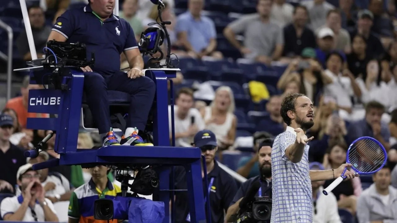 Fotógrafo interrumpe partido entre Medvedev y Bonzi en el US Open (Video)