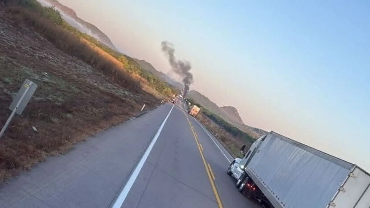 Nuevo choque armado en Escuinapa, Sinaloa, vuelve a dejar bloqueos en la carretera Mazatlán-Tepic