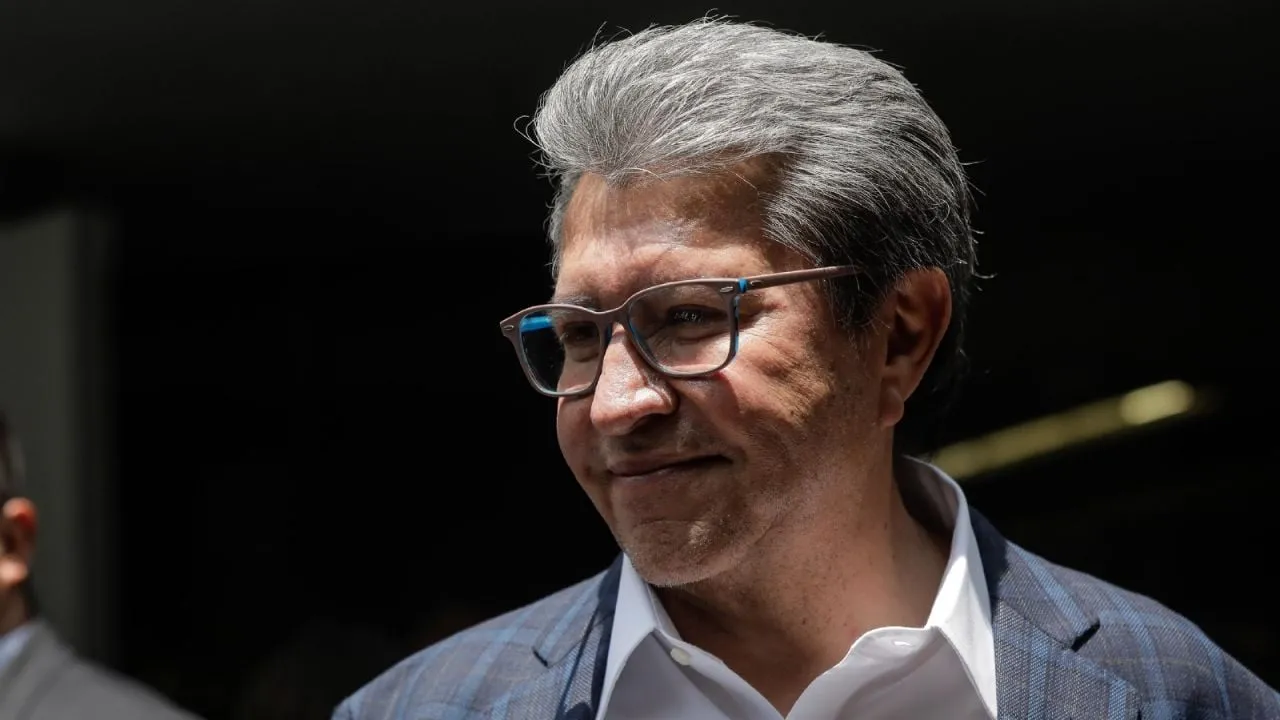 Ricardo Monreal presenta iniciativa para prohibir venta de bebidas energéticas a menores de edad
