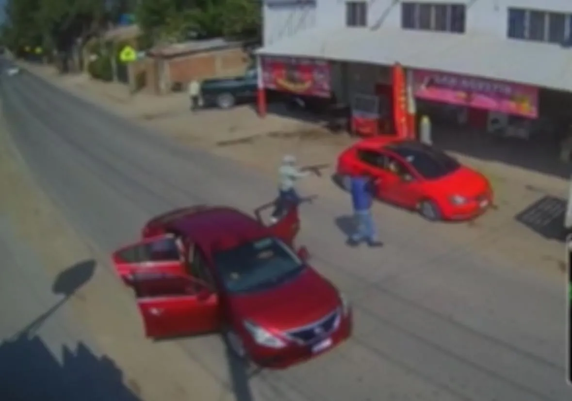 Con armas largas, acribillan a tres custodios del Cereso de León (Video)