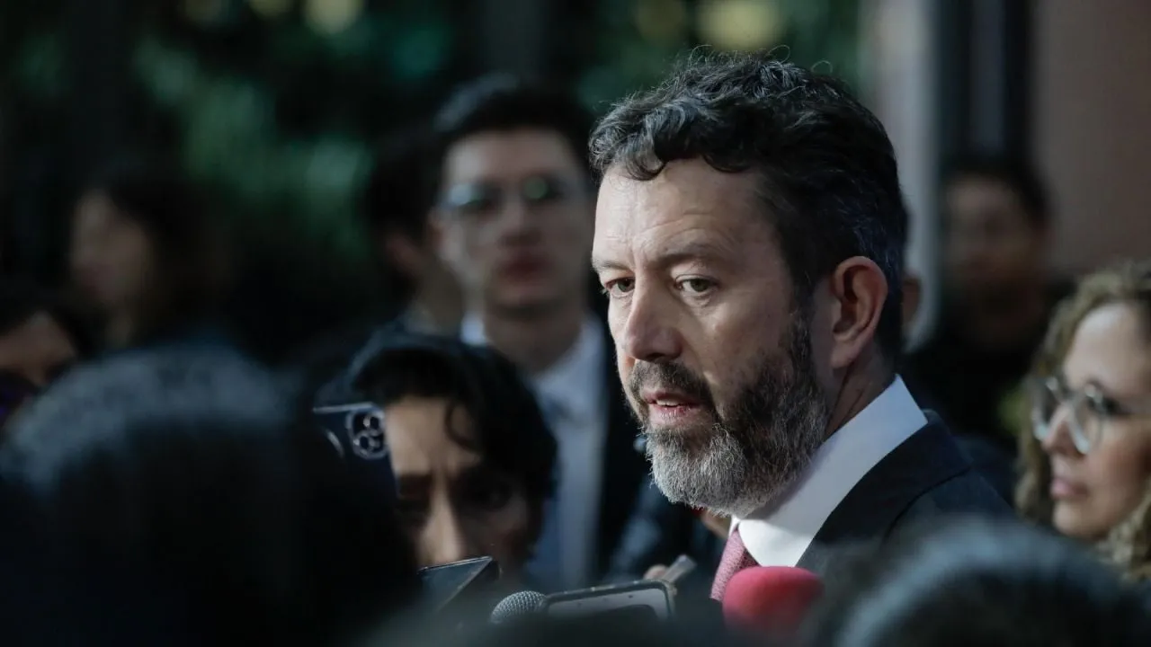 Embajada de China se lanza contra Larry Rubin por criticar acercamiento de México a los BRICS