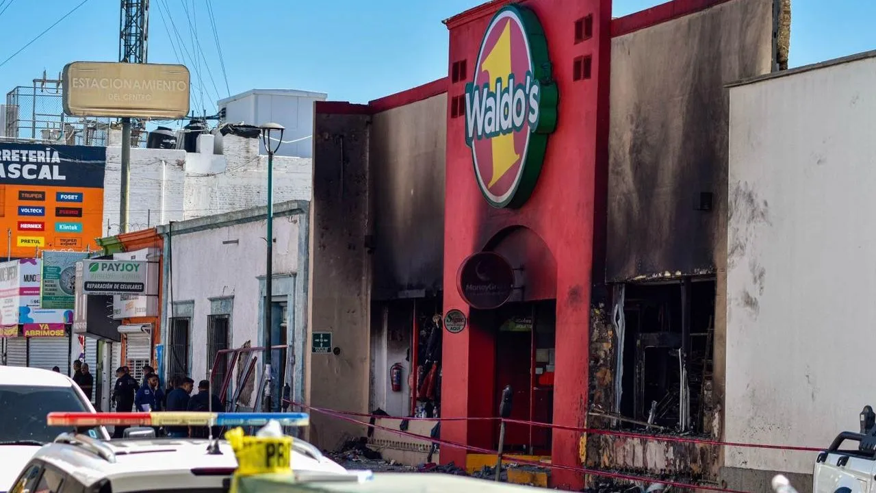 Caso incendio en Waldo’s: dueños de la tienda siguen sin declarar a un mes de la tragedia