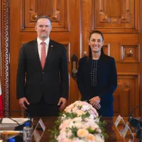 Sheinbaum y Carney hablan sobre renovar el T-MEC