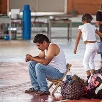 Desplazados hasta de la ley