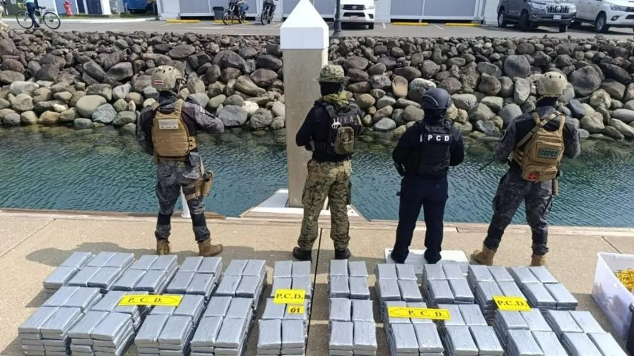 Detienen a tres mexicanos que transportaban 840 kilos de cocaína en un yate de lujo en Costa Rica