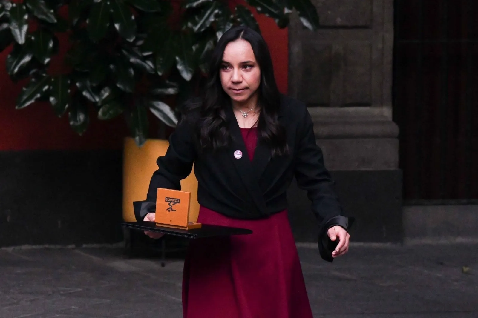 Tras ser premiada Charlyn Corral mantiene su divorcio con el Tri femenil (Video)