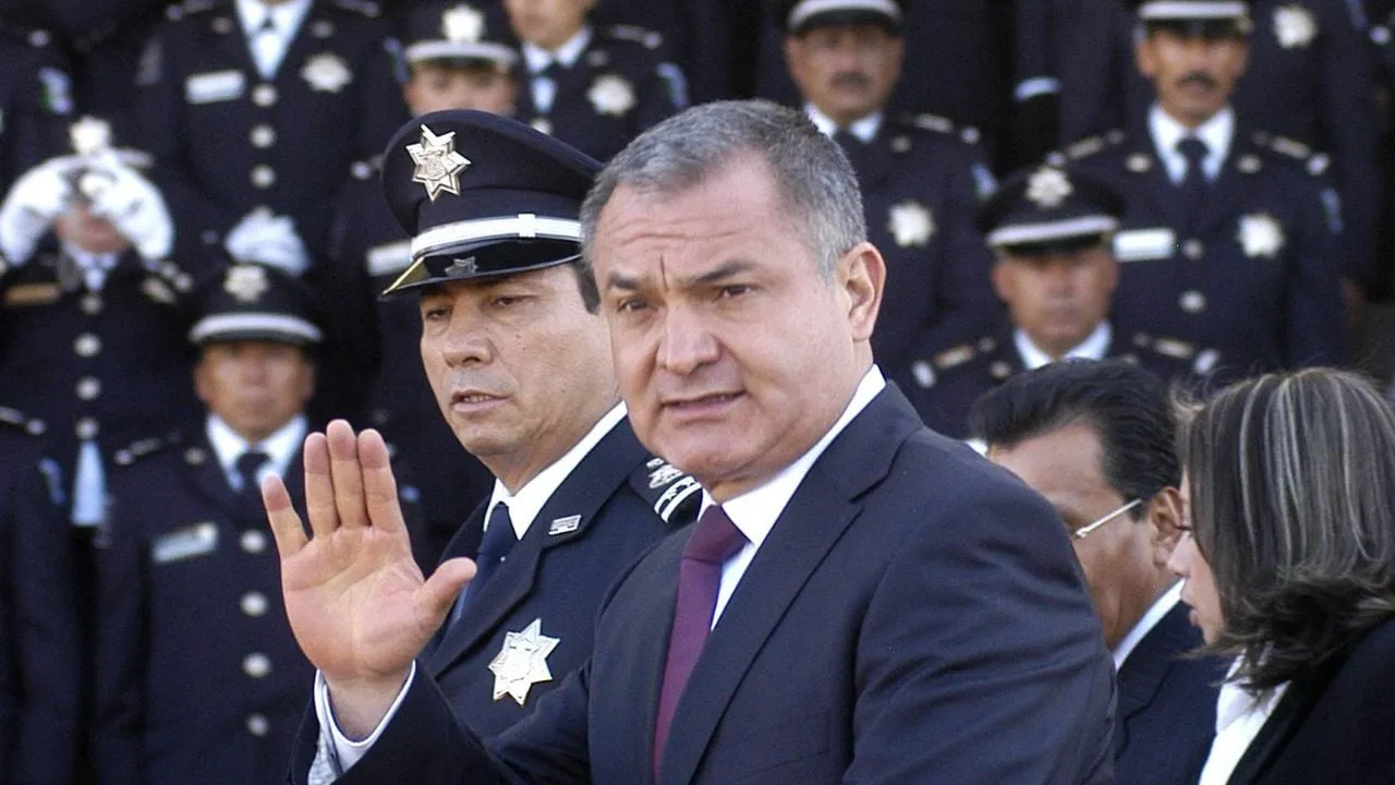 Trasladan a García Luna a penal de alta seguridad donde se encuentra "El Chapo"