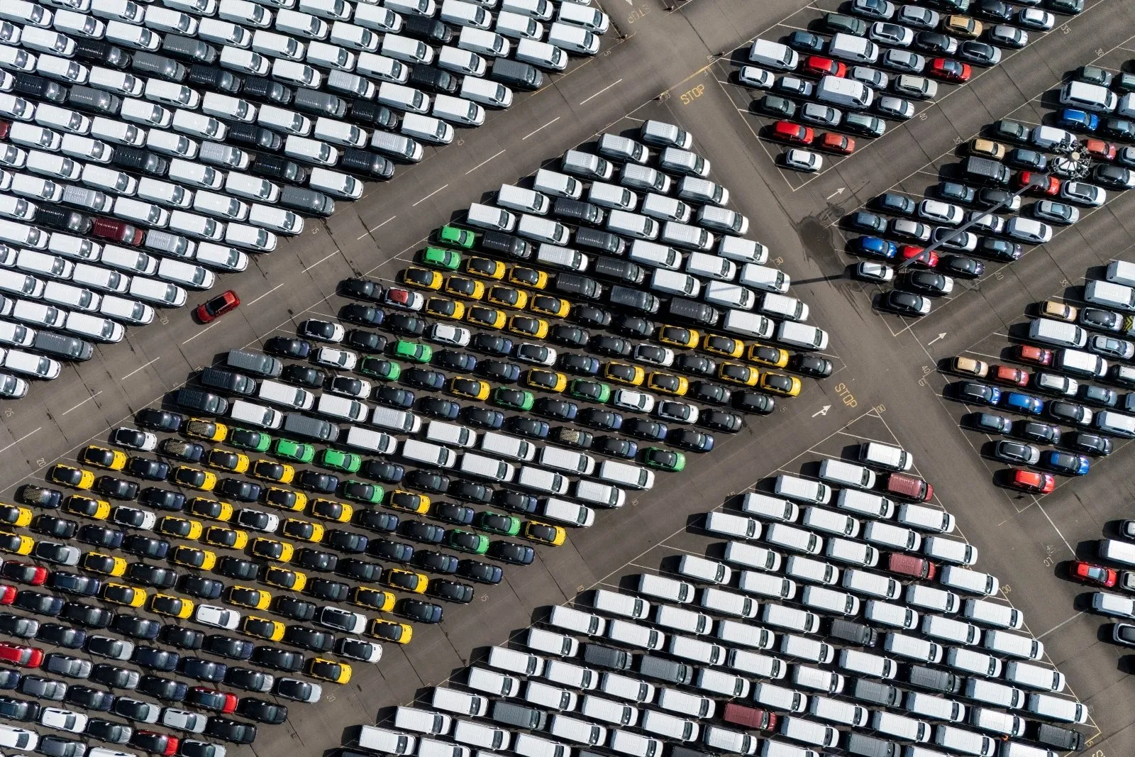 Jaguar Land Rover suspenderá envíos a EU en abril mientras desarrolla planes ante aranceles